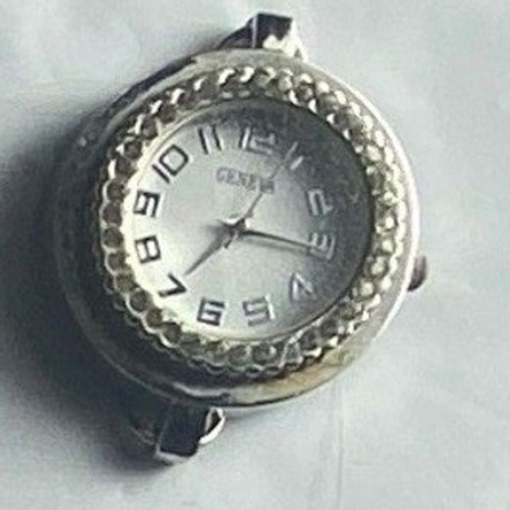 Geneva Womens Analog Quartz Watch Silver Tone Round Case White Dial
